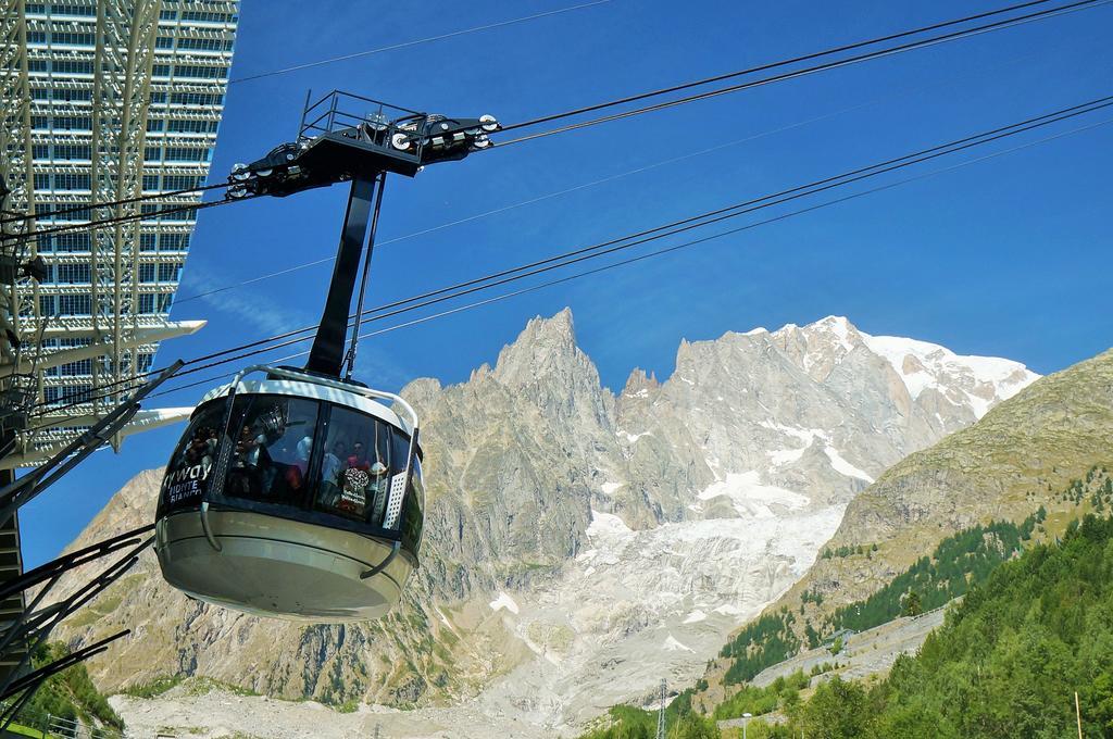 Hotel Aiguille Noire Courmayeur Exterior photo