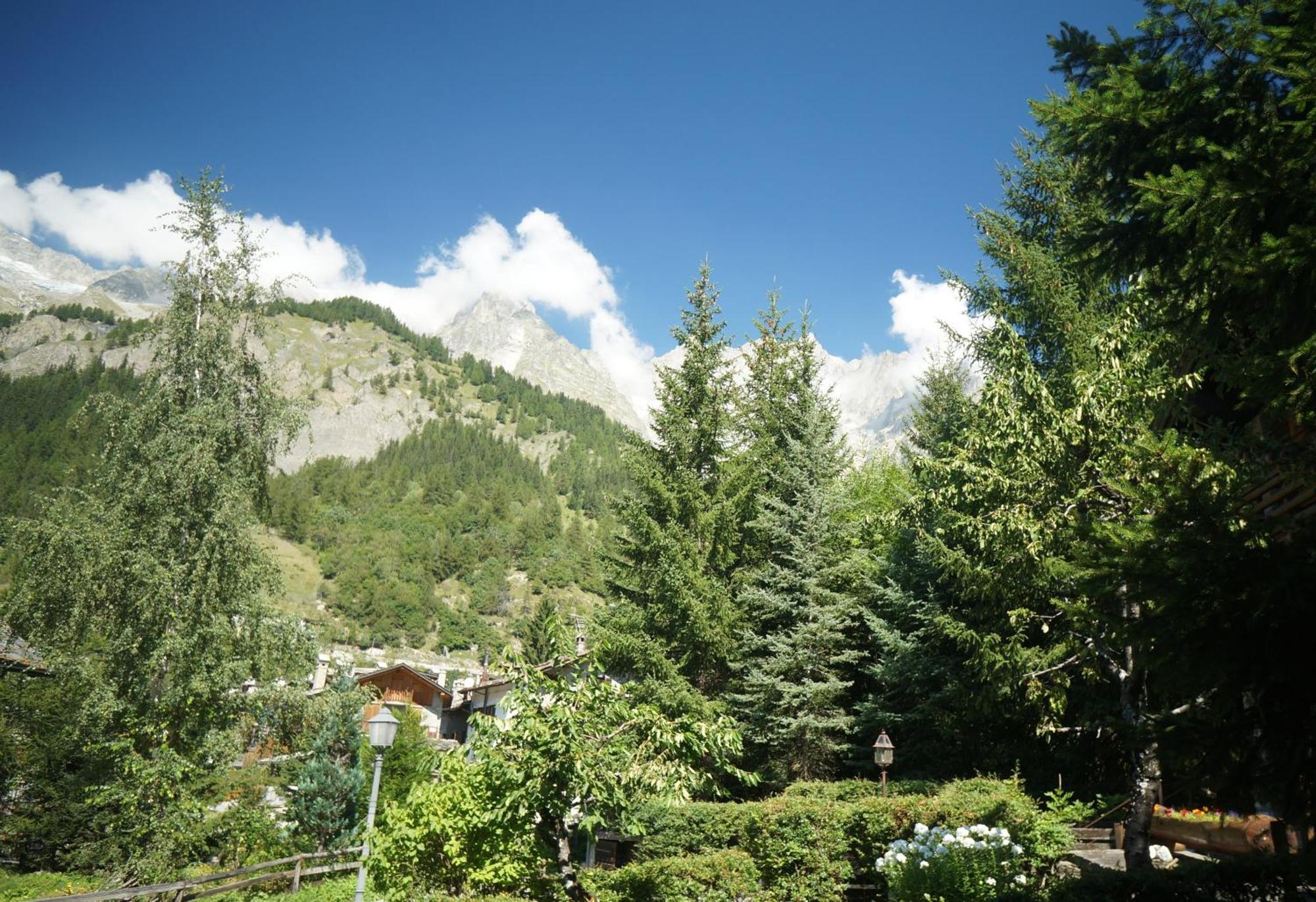 Hotel Aiguille Noire Courmayeur Room photo