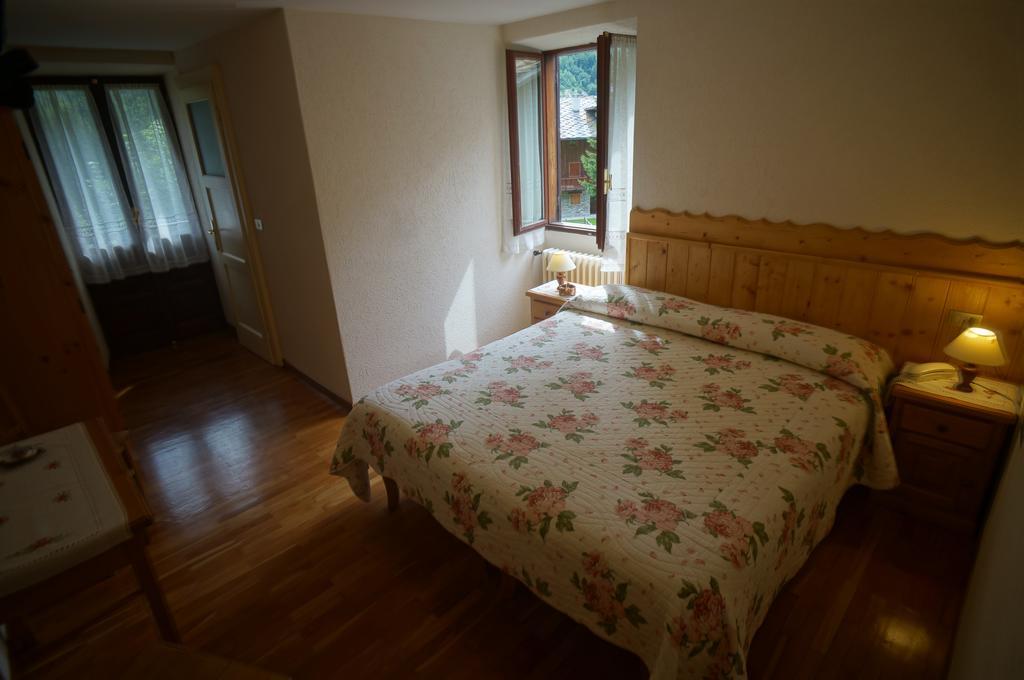 Hotel Aiguille Noire Courmayeur Room photo