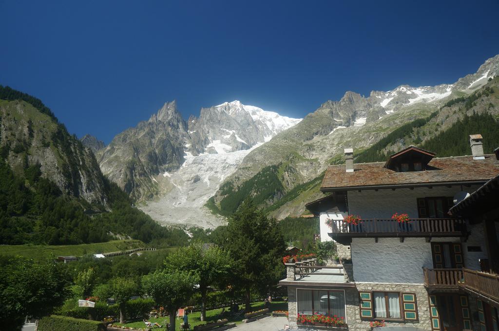 Hotel Aiguille Noire Courmayeur Exterior photo